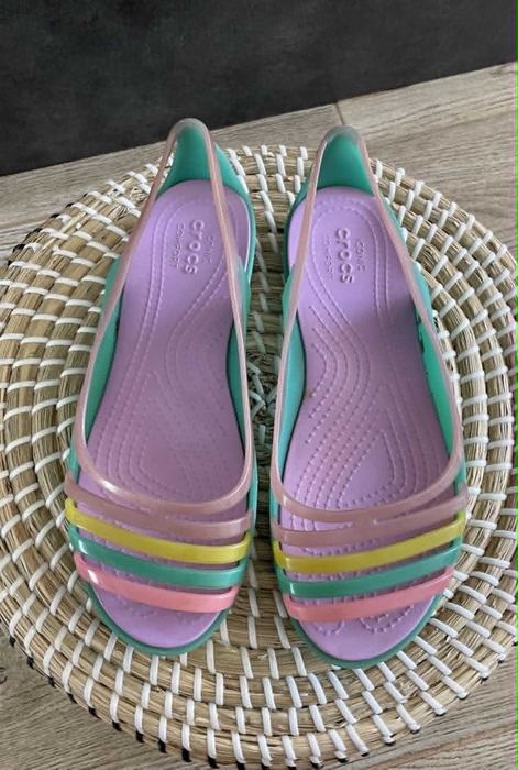 Crocs sandały Isabella Huarache Flat Iris & Green W6 36/37