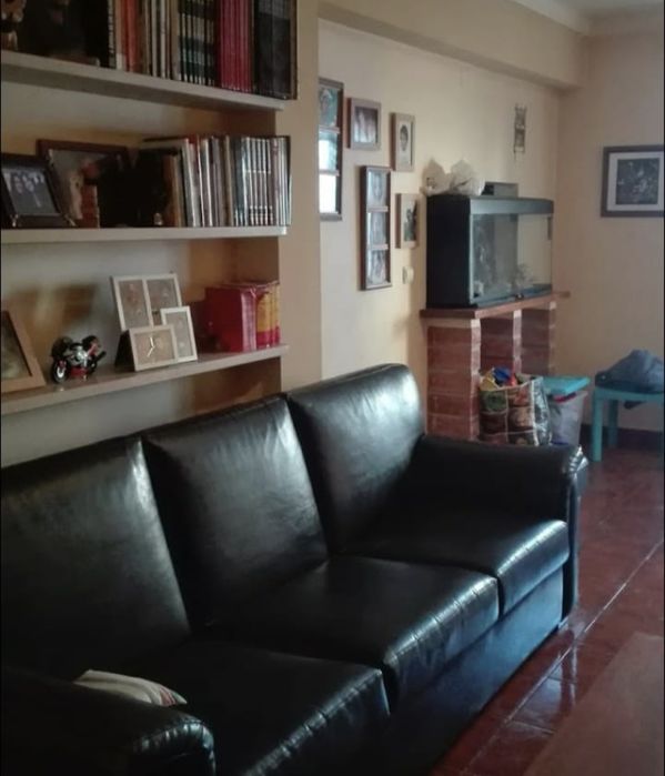 Sofá em napa usado