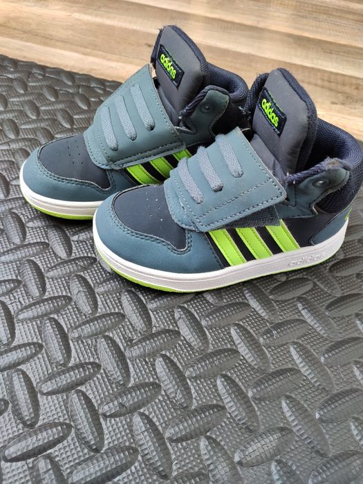 Buty sportowe adidas dla chłopca - za kostkę