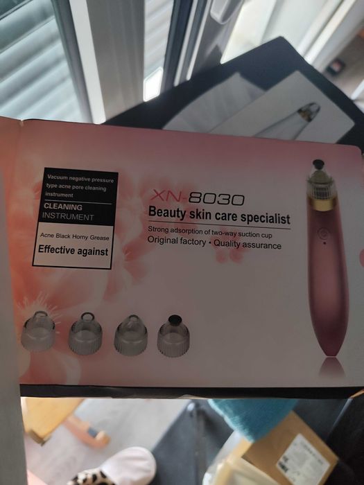 Aparelho de limpeza de poros por sucção