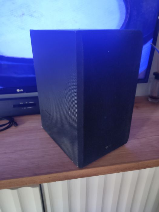 Coluna de som com LG SJ 3