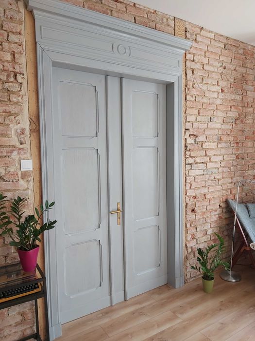 Renowacja, naprawa i malowanie drzwi drewnianych z kamienicy