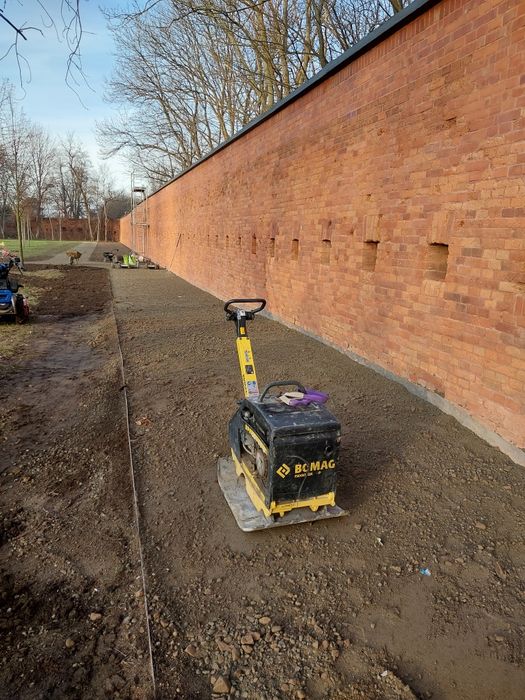 Budowa dróg, drogi dojazdowe, tymczasowe, roboty drogowe, brukarstwo