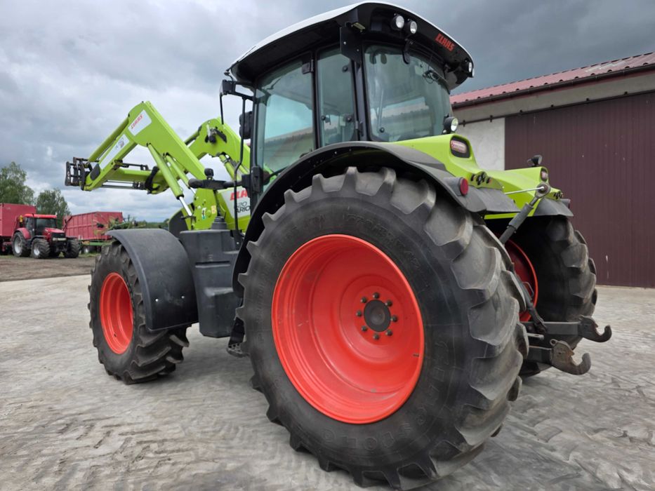 Claas Arion 620 z ładowaczem czołowym Ares Axion