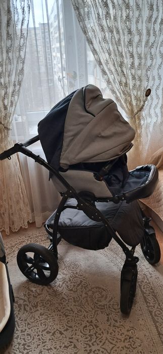 Б/У коляска для  маленьких діток
