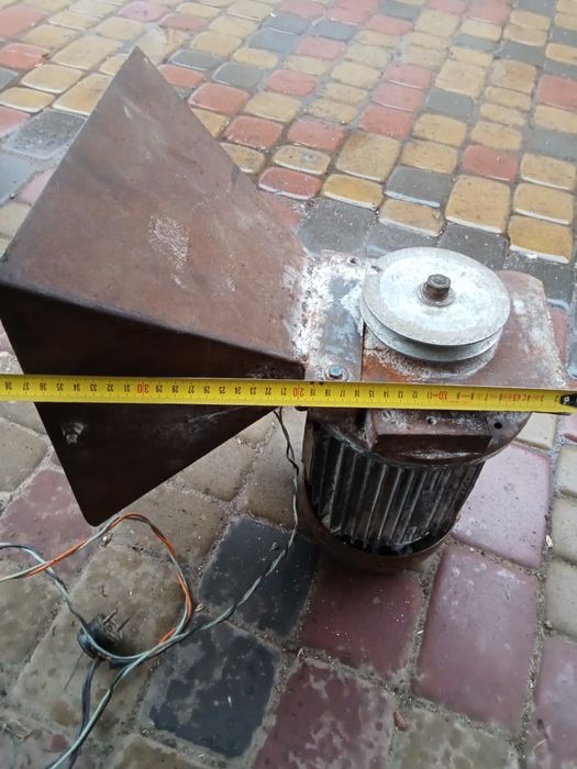 Зернодробилка заводская