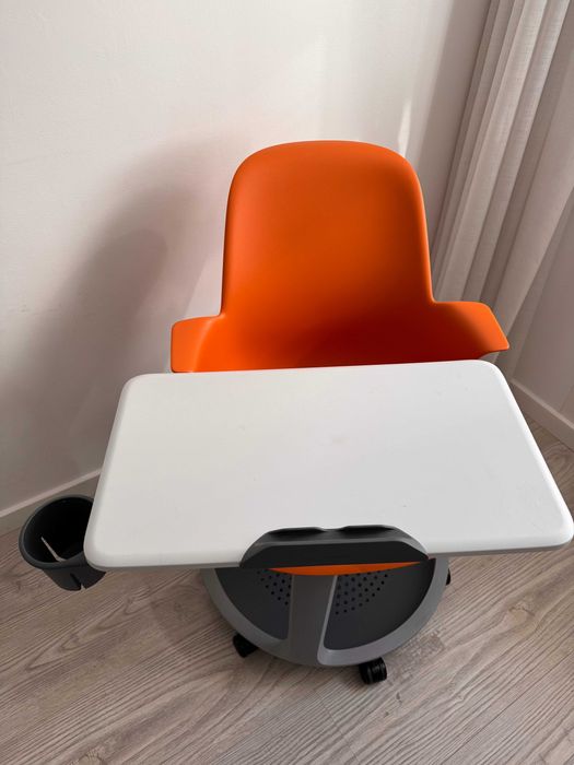 Cadeira e mesa/secretária de trabalho/formação/criança/escola