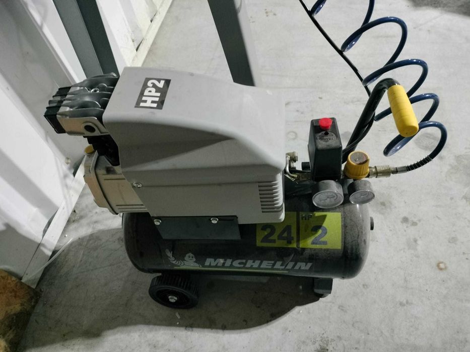 Máquina de enchimento com compressor