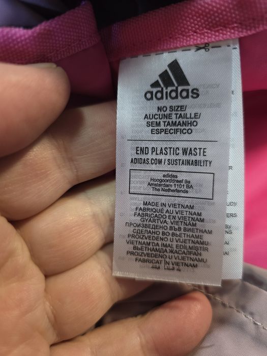 Стандартна сумка-тоут adidas для тренувань, розроблена для пересування