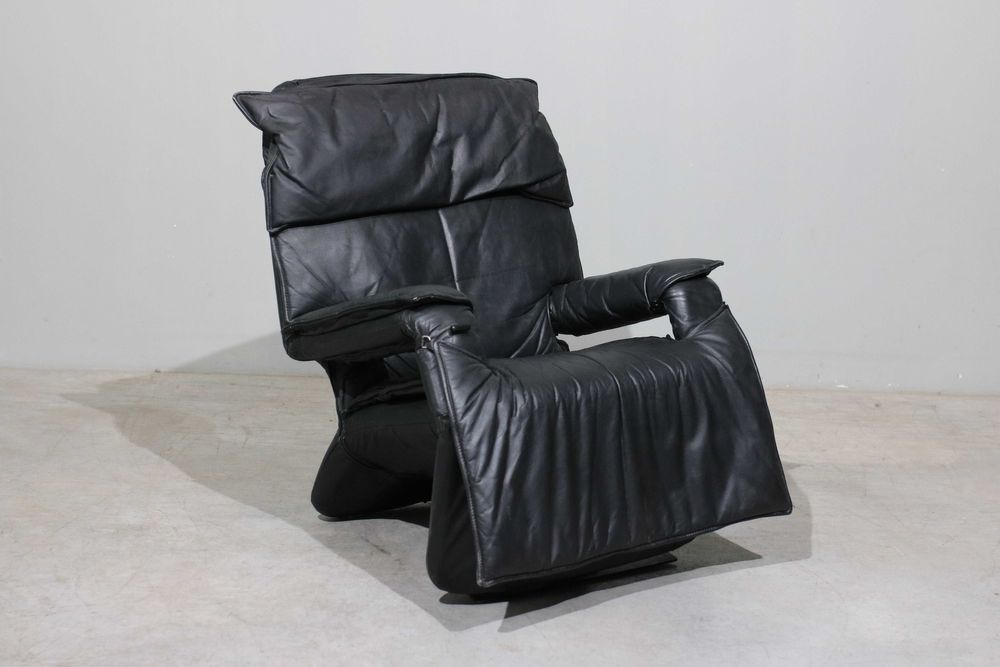 Poltrona Percival Lafer modelo Pony em couro | Design Brasileiro