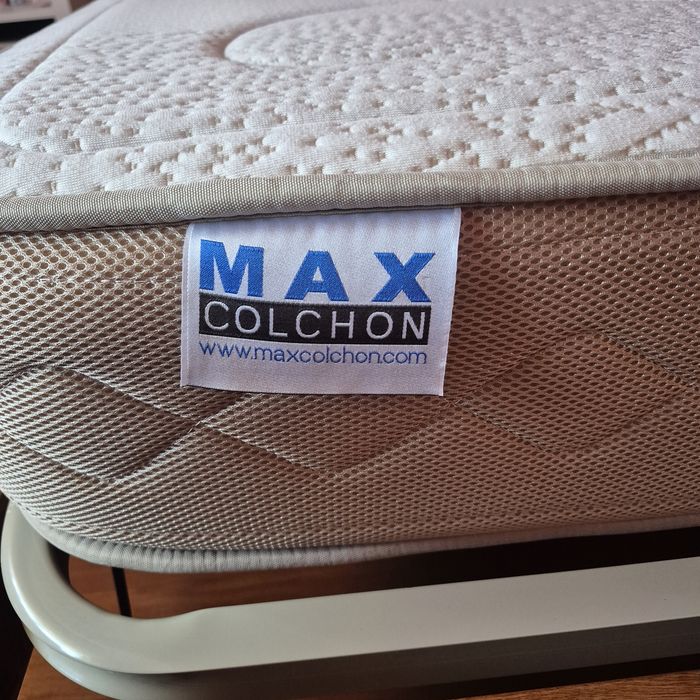 Cama solteiro com estrado, colchão e mesa de cabeceira (conjunto ou separado)