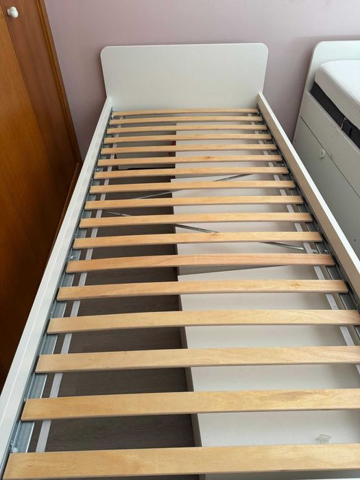 Camas individuais IKEA + Caixas de arrumação