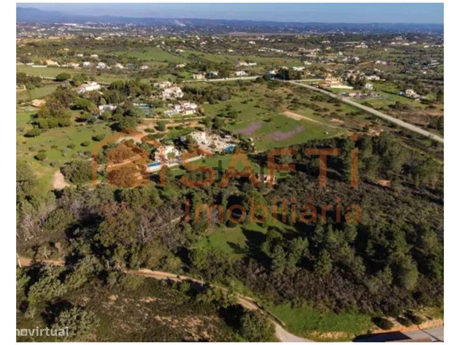 Caramujeira Plot in Lagoa for Residential Construction Near Marinha Beach...
