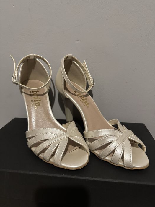 Sandałki na obcasie brilu