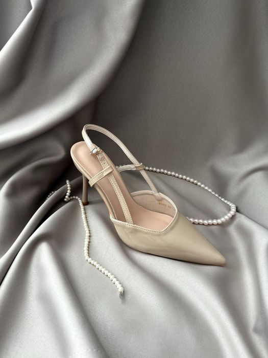 Лаковані туфлі на підборах