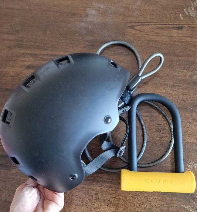 Conj. Acessórios p uso desportivo (Capacete/Cadeado)