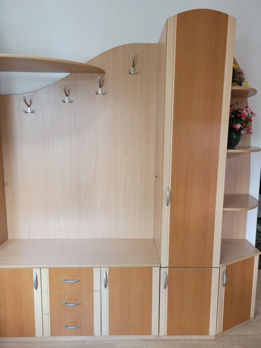 Великий місткий передпокій + кутова шафа (гарнітур у чудовому стані)