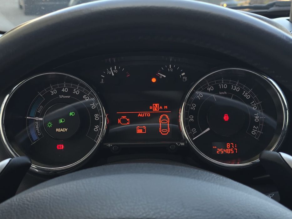 Peugeot 3008 Híbrid 4  2,0 HDi 200 Cv's Sport DVDs.  8299