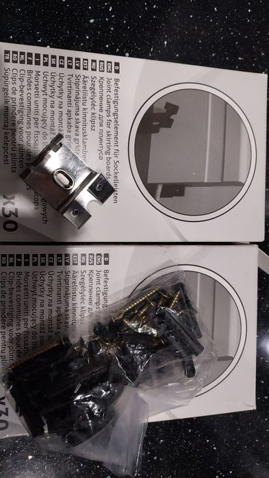 Uchwyt mocujacy do  listw przypodlogowych