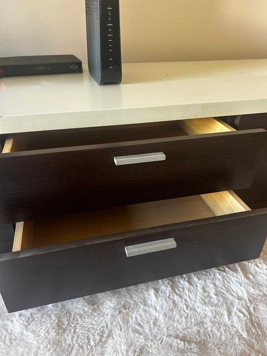 2 pelo preço de 1, Movel de tv, em madeira wengue e tampo branco