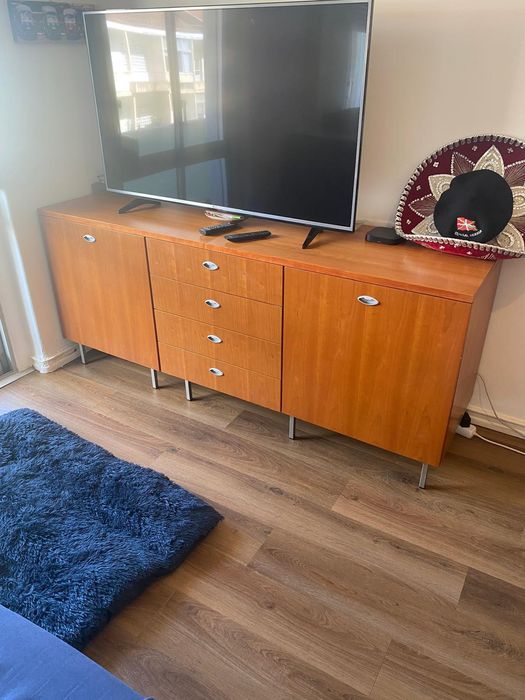 Aparador em madeira massiça