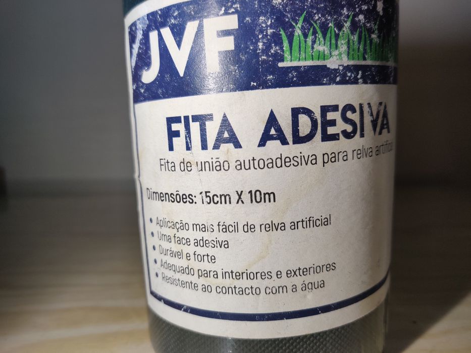 Fita adesiva para relva artificial