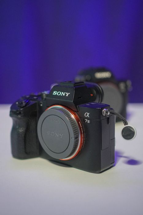 2 Câmaras Sony A7 III – Excelente Estado - com Grip/punho e 4 Baterias