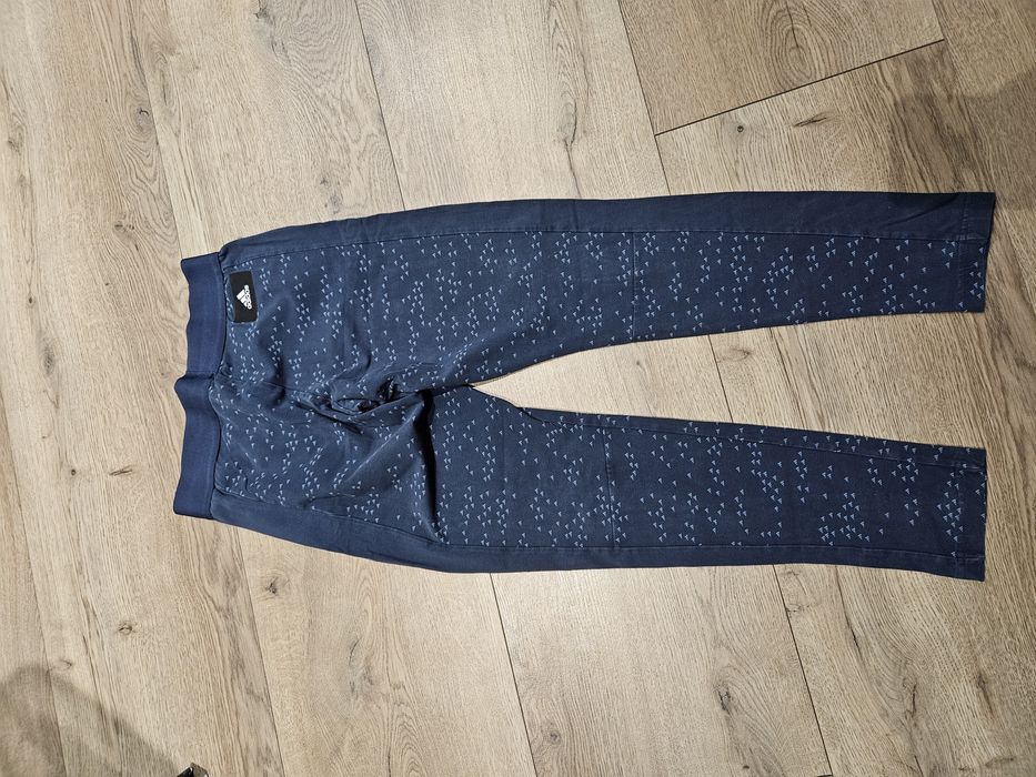 Granatowe legginsy Adidas