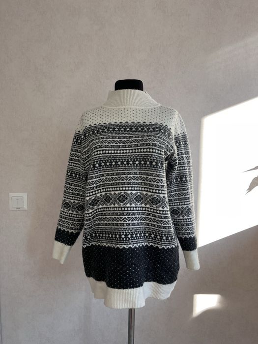 Тепла подовжена кофта ,туніка