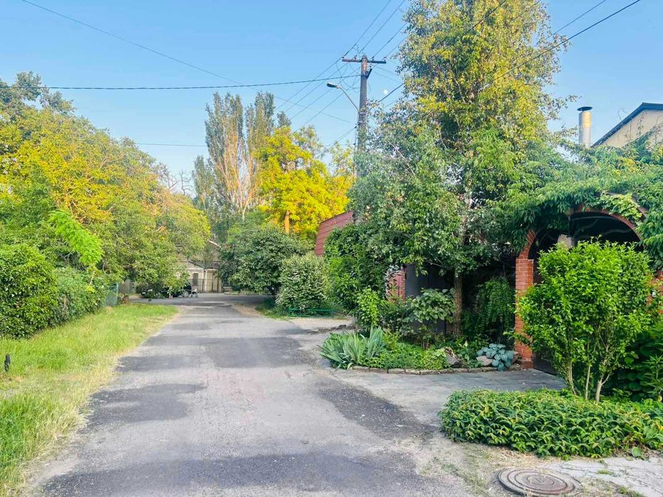 Дом  в центре возле парка + гот. бизнес Участок 6 соток! Торг.