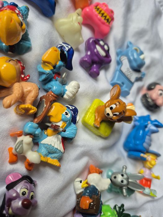 Stare zabawki z lat 90 kinder niespodzianka