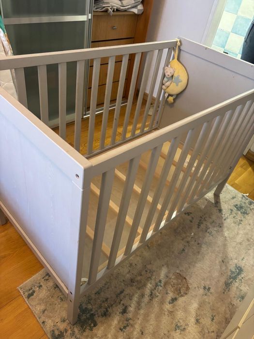 Berço ikea cinza