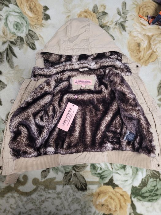 Тепла укорочена куртка на шутряній штучній підкладці з 4 років