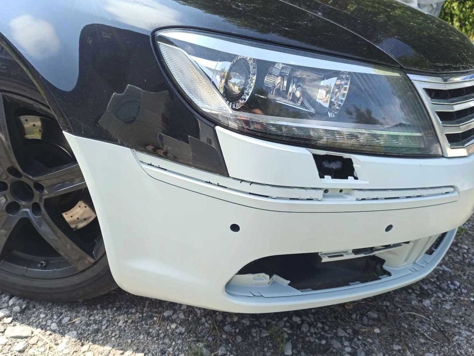 VW Phaeton бампер голий або з решітками рестайлінг 11-