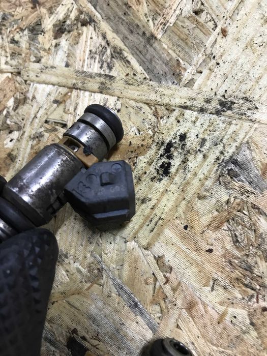 Форсунка інжектор Renault Espace Megane Scenic Laguna 2.0 БЕНЗИН