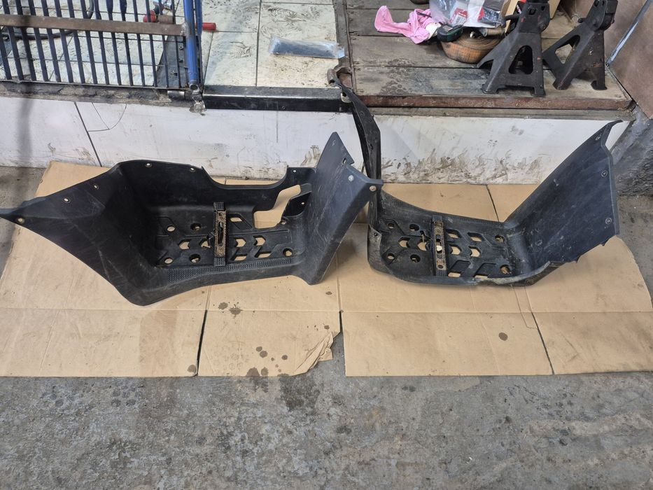 Podnóżek stopień kymco mxu 550 700
