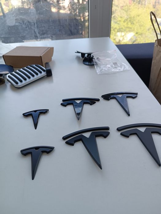 Накладки антихром на значок Tesla Model 3, Model Y(ціна 3шт.)