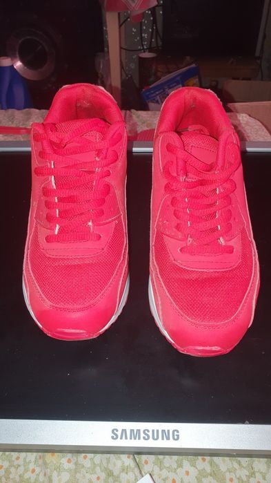 Продам красовки жіночі