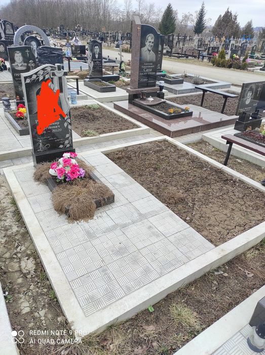 Встановлення обелісків і положка плитки