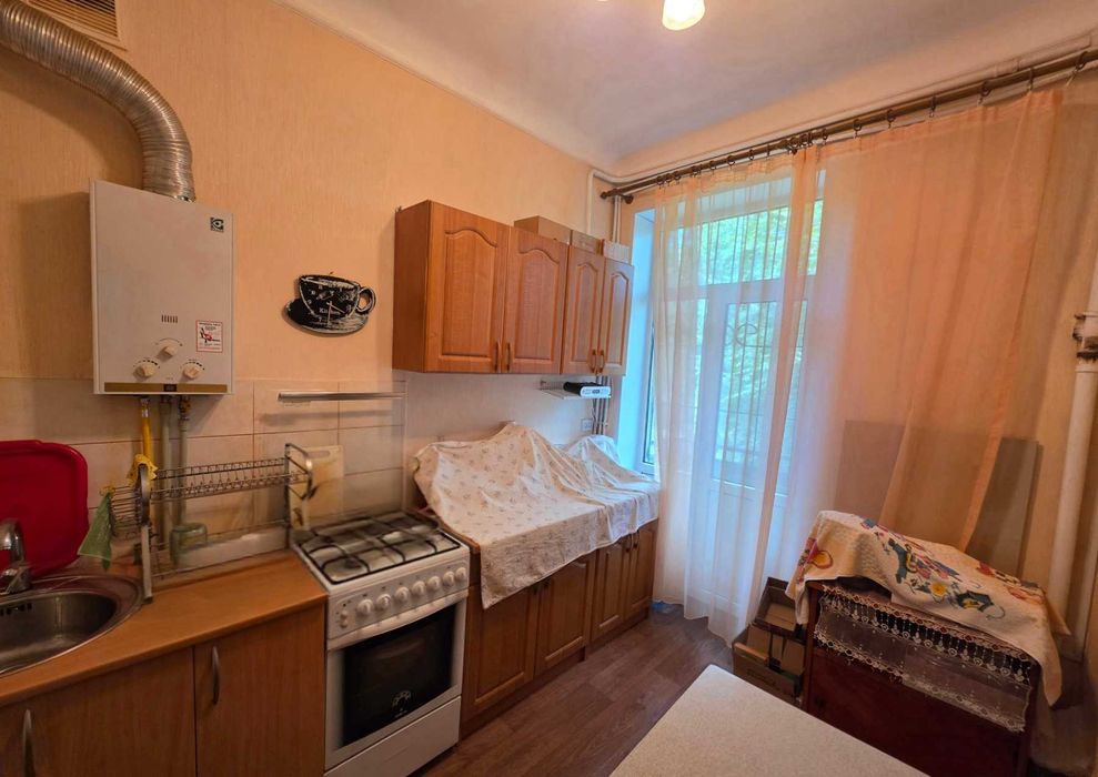 Продаж великогабаритної 2-кімнатної квартири з автономним опаленням на проспекті Конституції(Н)
