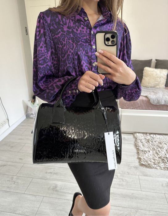 Czarny Lakierowany Kuferek Torebka Calvin Klein