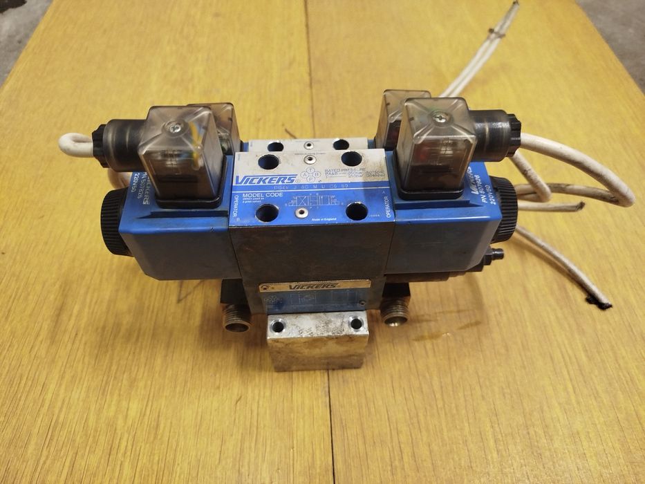 Rozdzielacz hydrauliczny vickers 24 V