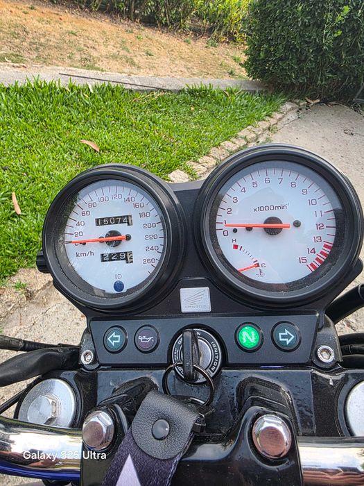 Moto honda hornet