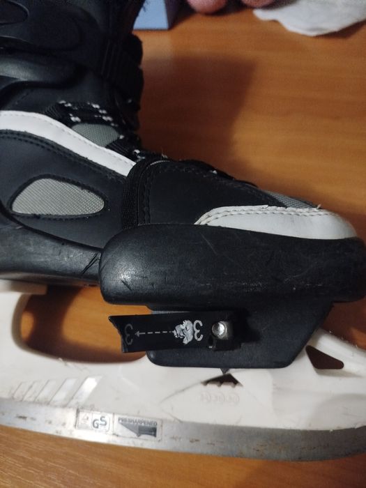 Льодові ковзани бренду Project.