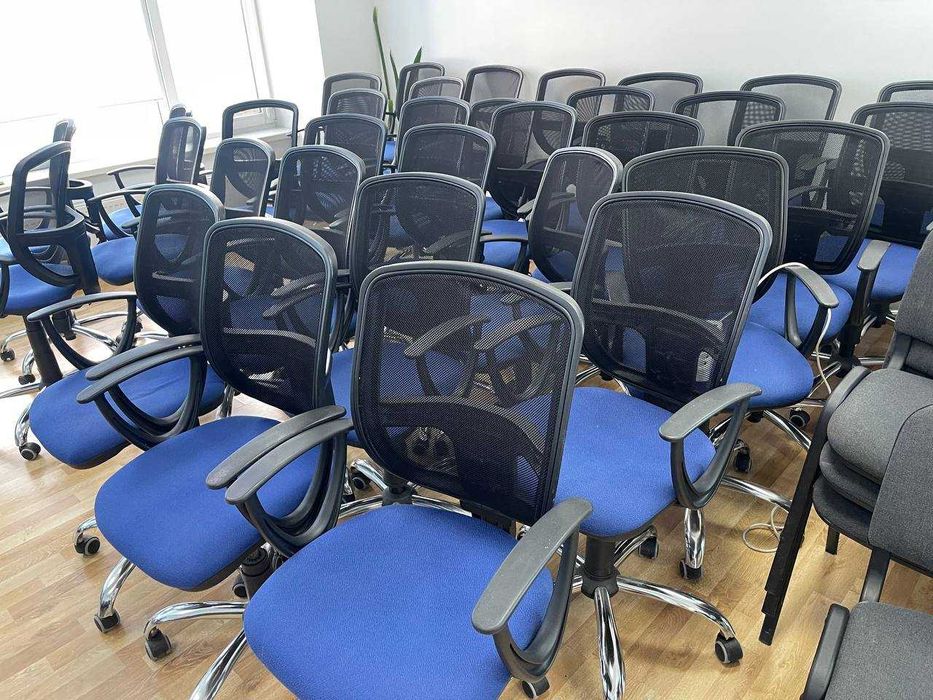 РОЗПРОДАЖ офісних меблів столи тумби шафи крісла стільці великий вибір
