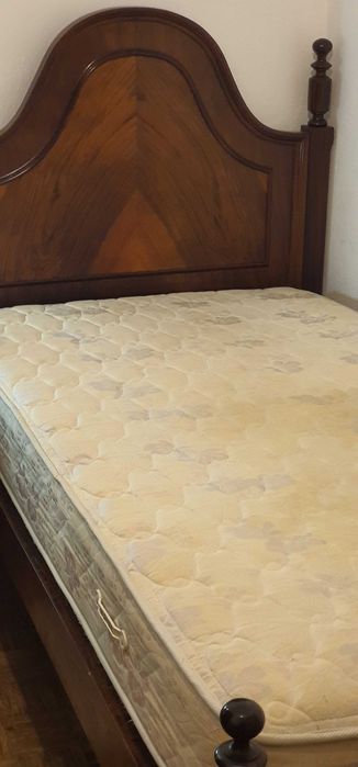 Cama corpo e meio com cómoda / escrevaninha