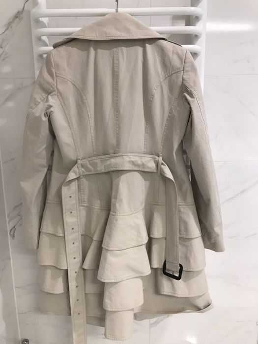 Jasno beżowy płaszcz Burberry roz. 36