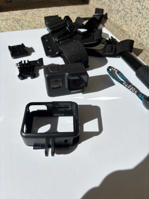 GoPro Hero 7 Black com vários acessórios