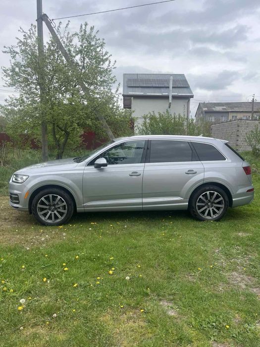 Продам Audi Q7 2017