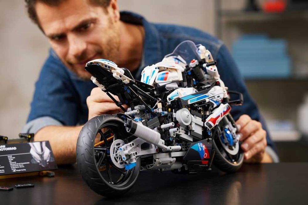 ‼️1921 деталь‼️ Конструктор Мотоцикл BMW M 1000 RR 1:5 (42130)